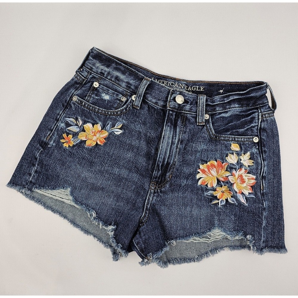 American Eagle Mom Jeans Denim Embroidered Floral Shorts Women's Size 6